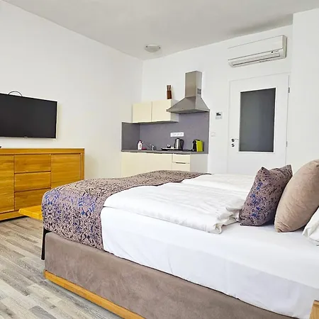 Historic Centre Aparthotel X-3